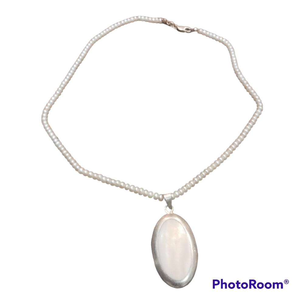 LONG OVAL MOONSTONE PENDANT